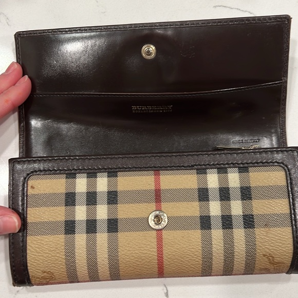 Real Burberry wallet for sale. Used but in very good condition. Hardly used. - Picture 5 of 8